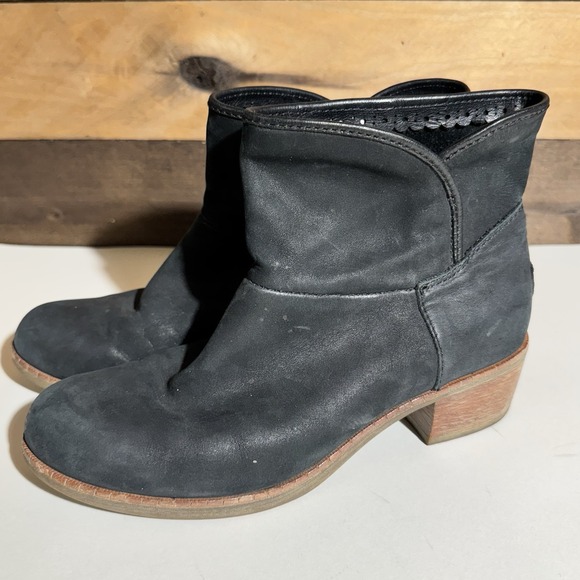 Women's Ugg Darling Ankle Boots Booties Black Leather Stacked Heel Slip Ons -6.5 - Picture 1 of 10